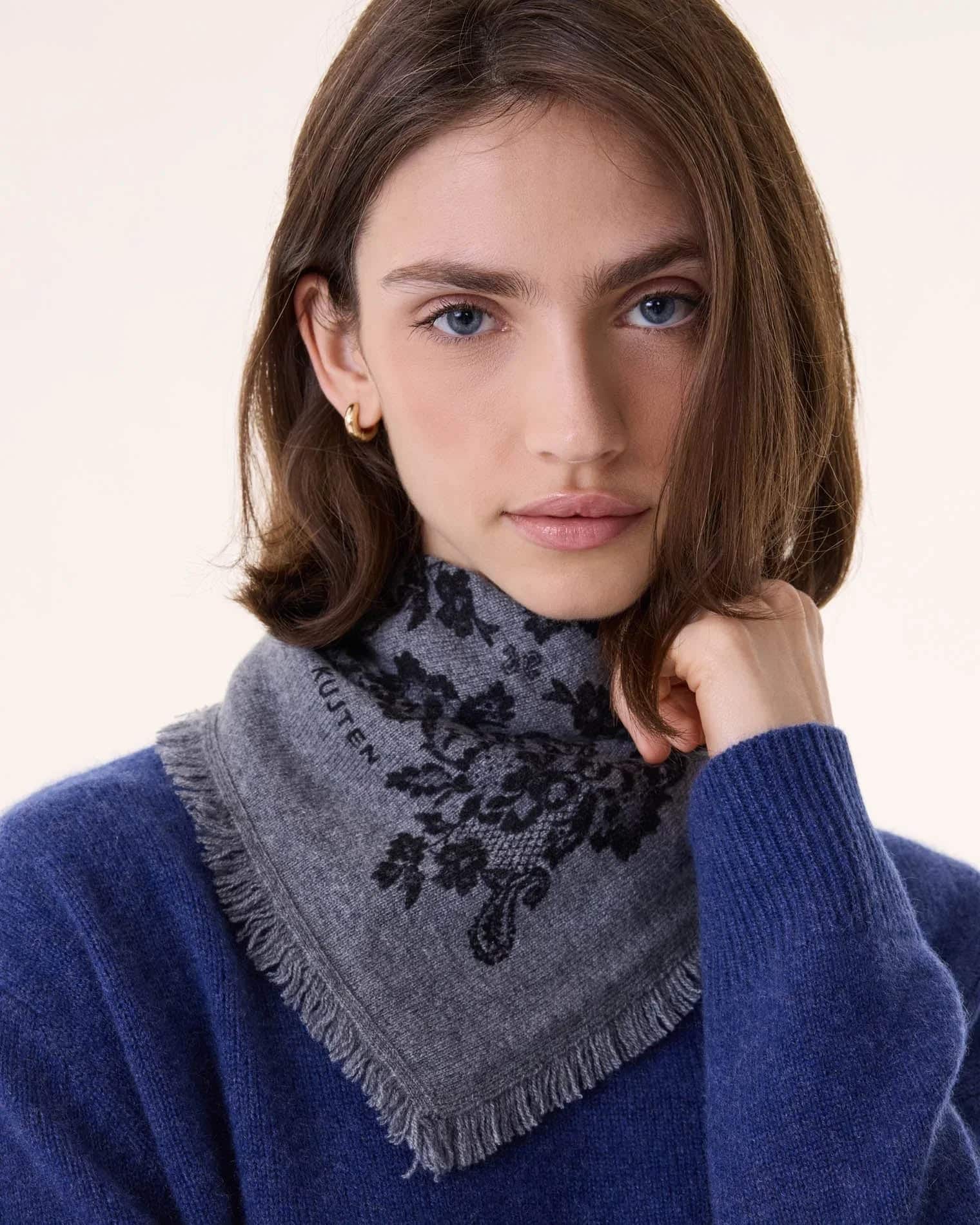 KUJTEN Small Bandana Hachi Lace Flannel Gray - Bandana - My Suti