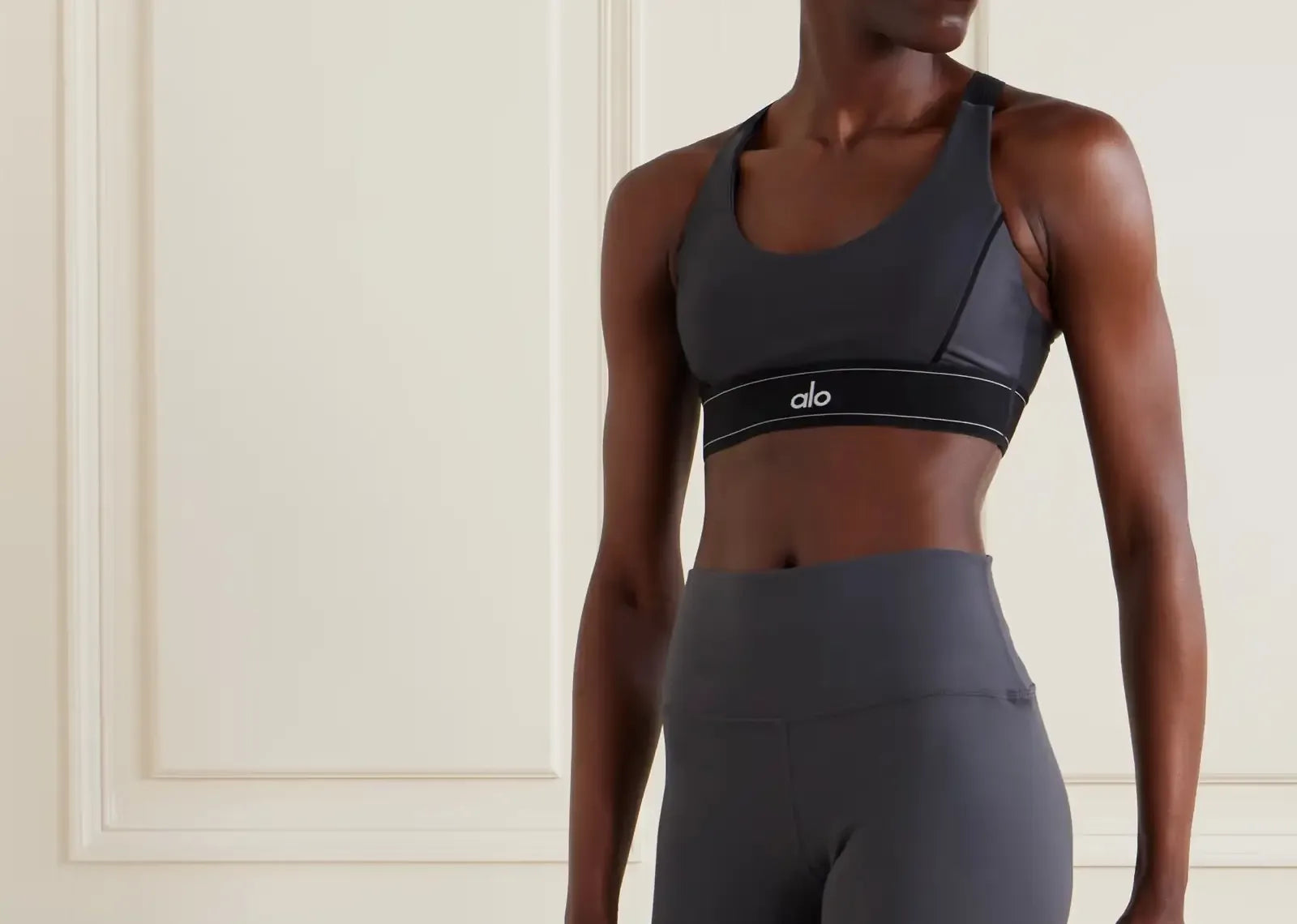 Alo Yoga Airlift Suit Up Sports Bra Anthracite Black - My Suti