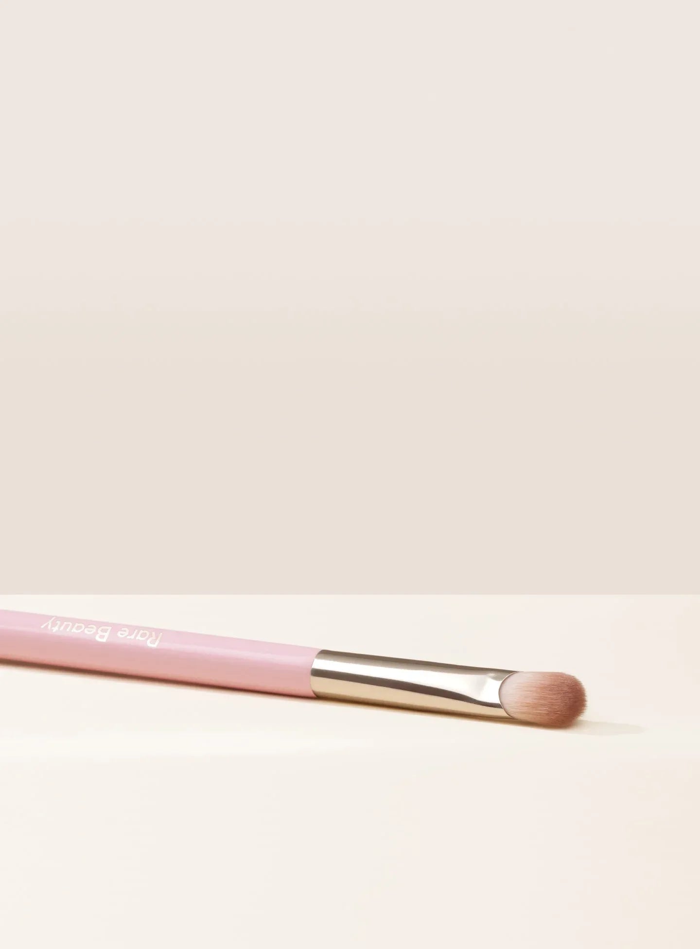 Rare Beauty Stay Vulnerable All-Over Eyeshadow Brush - Göz Farı Fırçası - My Suti
